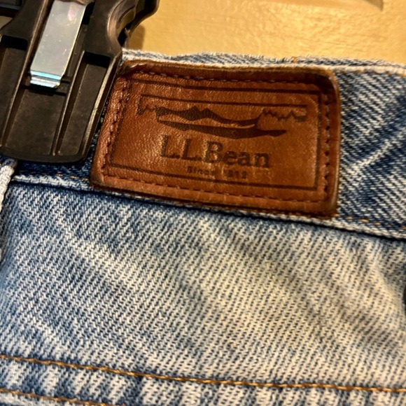 L.L. Bean Men’s Faded Comfort Waist Jeans - Picture 6 of 10
